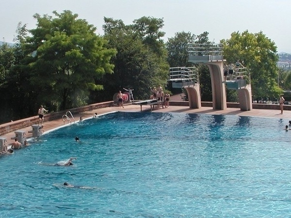 Terrassenbad Lahr Bildnachweis: Mit freundlicher Genehmigung der Bäder-Lahr Terrassenbad Lahr Bildnachweis: Mit freundlicher Genehmigung der Bäder-Lahr