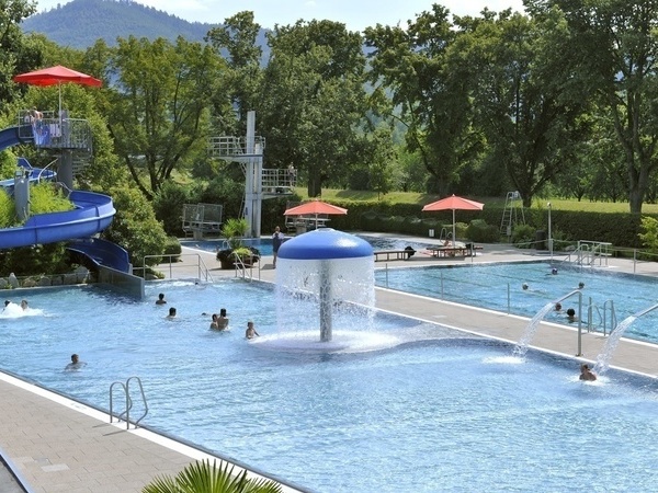 Freibad Oberkirch Bildnachweis: © Renchtal Tourismus GmbH Freibad Oberkirch Bildnachweis: © Renchtal Tourismus GmbH