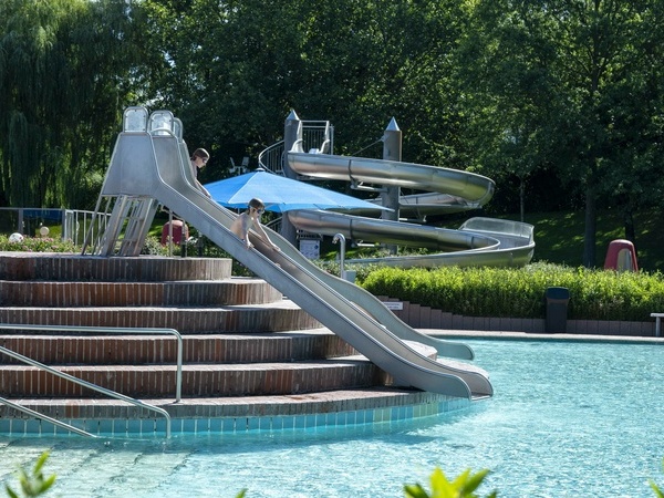 Schwarzwaldbad Bühl Bildnachweis: Mit freundlicher Genehmigung der Bühler Sportstätten GmbH / Fotograf: Michael Frank Schwarzwaldbad Bühl Bildnachweis: Mit freundlicher Genehmigung der Bühler Sportstätten GmbH / Fotograf: Michael Frank