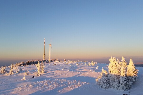 Ausblick vom Hornisgrindeturm im Winter Bildnachweis: Tourist-Info Seebach Ausblick vom Hornisgrindeturm im Winter Bildnachweis: Tourist-Info Seebach