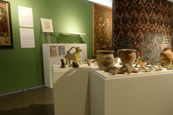 Blick in die aktuelle Sonderausstellung Burg Rötteln. Bildnachweis: © Dreiländermuseum Blick in die aktuelle Sonderausstellung Burg Rötteln. Bildnachweis: © Dreiländermuseum