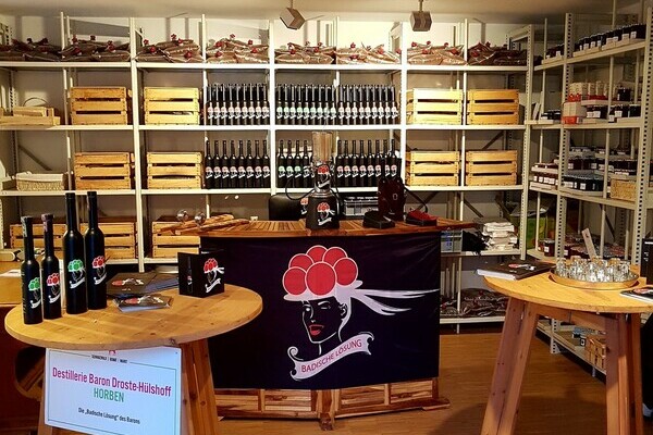 Brennerei Baron Droste Hülshoff Bildnachweis: Mit freundlicher Genehmigung von Herrn Benedikt von Droste zu Hülshoff Brennerei Baron Droste Hülshoff Bildnachweis: Mit freundlicher Genehmigung von Herrn Benedikt von Droste zu Hülshoff